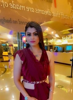 Hansika in hotels escort service models - puta in Mumbai Photo 1 of 3