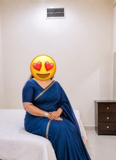 Esha, 24 — Dusky Kerala Model - puta in Kozhikode Photo 2 of 3