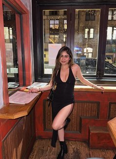 Esha - escort in Chennai Photo 3 of 5