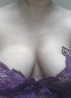 Esha - escort in Dubai Photo 2 of 4