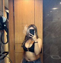 Esha - escort in Maldives