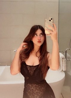 Esha Indian Model - escort in Abu Dhabi Photo 2 of 4