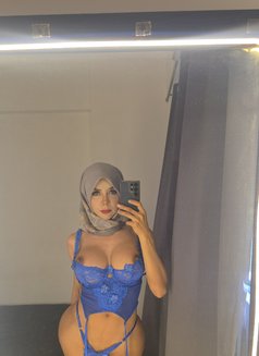 Esha Roses - Transsexual escort in Kuala Lumpur Photo 2 of 11