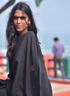 Eshaa - Transsexual escort in Hyderabad Photo 4 of 7