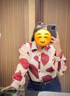 Eshani - escort in Colombo Photo 2 of 6