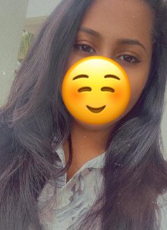 Eshani - escort in Colombo Photo 3 of 6