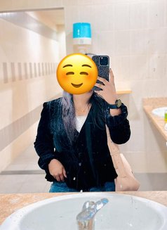 Eshani - escort in Colombo Photo 4 of 6