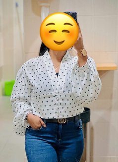 Eshani - escort in Colombo Photo 5 of 6