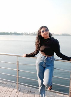 Eshika Roy - puta in Kolkata Photo 2 of 2