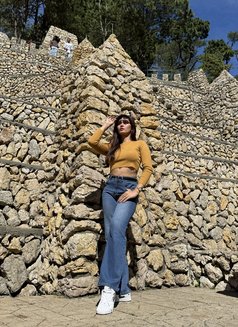 Esme GFE - escort in Makati City Photo 12 of 17