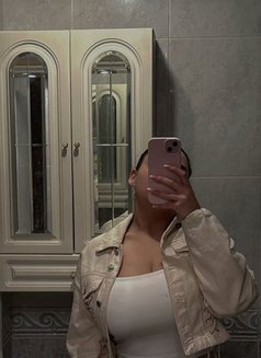 Esraa - puta in Cairo Photo 2 of 4