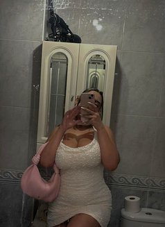 Esraa - puta in Cairo Photo 3 of 4