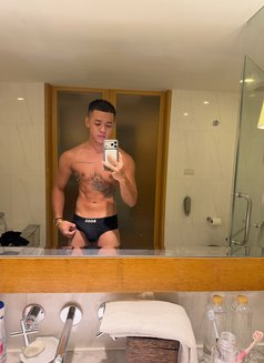 Est - masseur in Phuket Photo 10 of 10