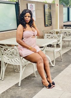 Estacy - masseuse in Lagos, Nigeria Photo 2 of 5