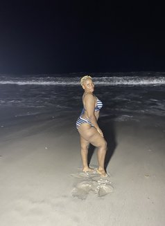 Estacy - masseuse in Lagos, Nigeria Photo 3 of 5
