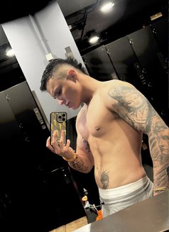 Estebanxxl - Male escort in Dubai Photo 1 of 5