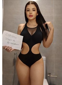 Estefany - escort in Abu Dhabi Photo 4 of 8