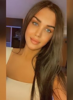 Sofia - puta in Dubai Photo 1 of 7