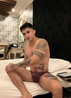 Ethan - Male escort in Makati City Photo 4 of 12