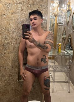 Ethan - Male escort in Makati City Photo 5 of 12