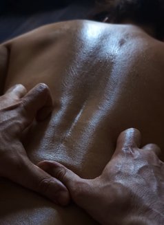 Ethan, Masseur for Women (Ladies Only) - Male escort in Dubai Photo 15 of 16