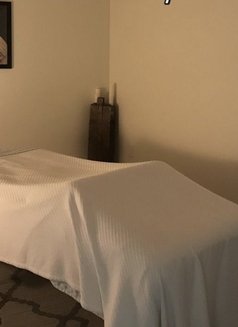 Ethen, Masseur for Women (Ladies Only) - Acompañantes masculino in Dubai Photo 7 of 8