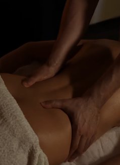 Ethen, Masseur for Women (Ladies Only) - Male escort in Dubai Photo 11 of 11
