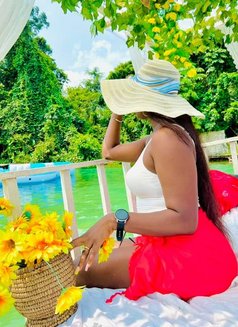 Eucharia - Intérprete de adultos in Lagos, Nigeria Photo 2 of 3