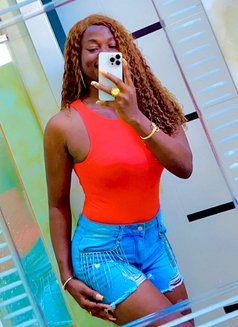 Eucharia - Intérprete de adultos in Lagos, Nigeria Photo 6 of 6