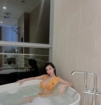 Yvonne - puta in Osaka