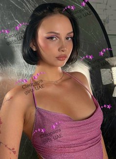 EVA 18yo HOT - puta in Abu Dhabi Photo 2 of 13