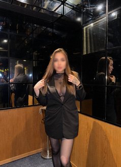 Eva - escort in Bangkok Photo 1 of 4