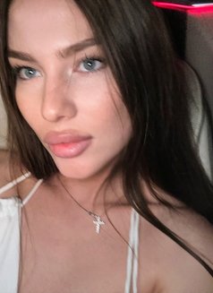 Eva - Transsexual escort in Riyadh Photo 2 of 5