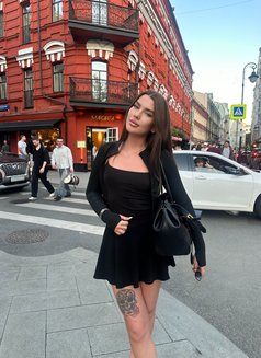 Eva - Transsexual escort in Riyadh Photo 3 of 5