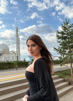 Eva - Transsexual escort in Riyadh Photo 4 of 5