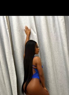 Eva - escort in Dubai Photo 2 of 7