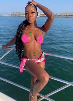 Eva - escort in Dubai Photo 5 of 6