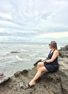 Eva - escort in Bali Photo 2 of 7