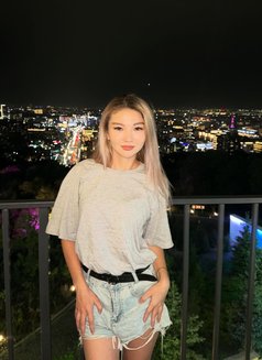 Eva - escort in Dubai Photo 2 of 10