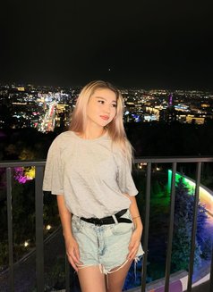 Eva - escort in Dubai Photo 3 of 10
