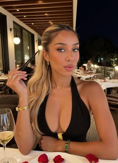 Linda Love - puta in Tokyo Photo 5 of 5