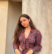 Eva - escort in Muscat