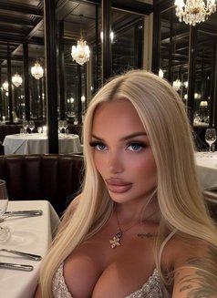 Eva New - puta in Dubai Photo 16 of 18