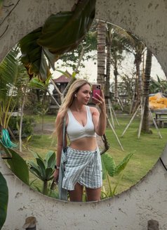 Eva Quinn - escort in Tokyo Photo 7 of 9