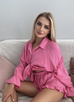 Eva - puta in Dubai Photo 3 of 14