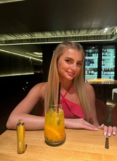 Eva - puta in Dubai Photo 9 of 14