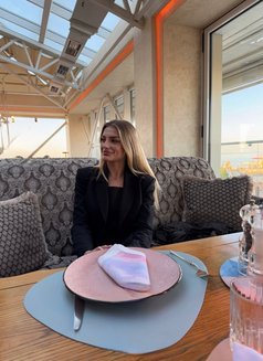 Eva - puta in Dubai Photo 10 of 14