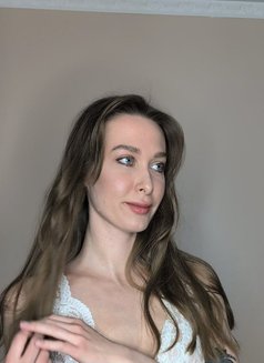 Eva - escort in Dubai Photo 6 of 12