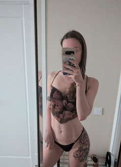 Eva - escort in Dubai Photo 11 of 12