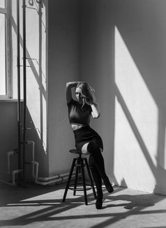 Eva - escort in Hong Kong Photo 2 of 7